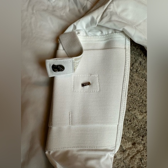 Under Tech Undercover V-Neck Compression White Concealed Carry‎ Holster Shirt L - Picture 4 of 4